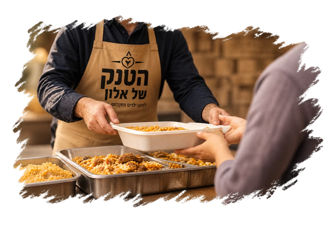 אוכל מחבר לבבות - מתנדב מגיש אוכל מהטנק